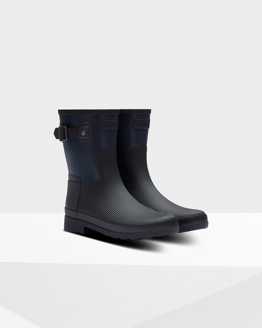 Womens Short Rain Boots - Hunter Refined Texture Block Slim Fit (18VLERAUC) - Navy/Black